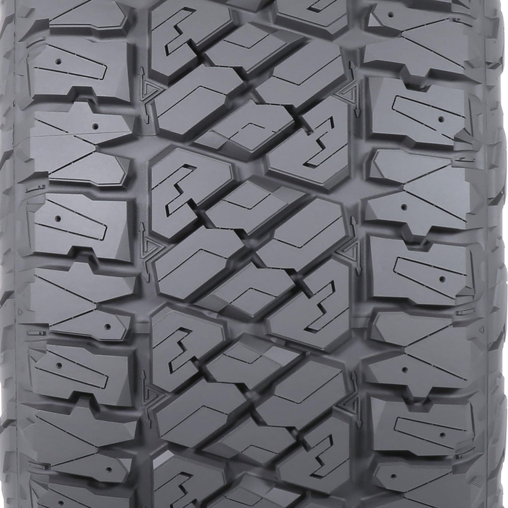 275/55R20XL 117T Light Truck & SUV Tire I223