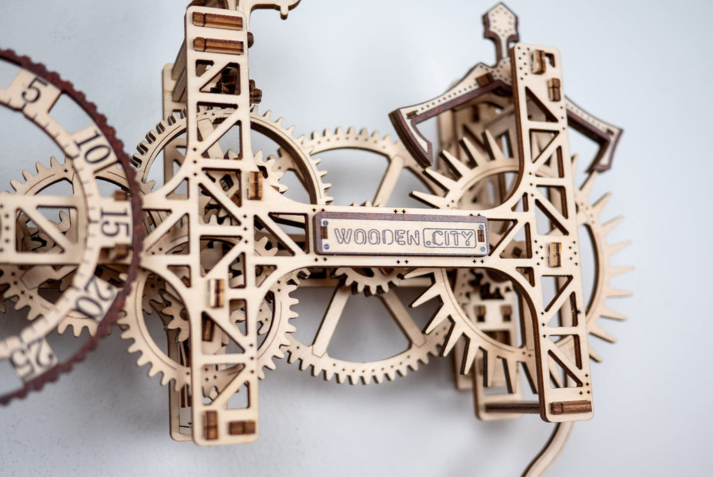 3D Wooden Clock Puzzle Building Kit with 257 Pieces N944